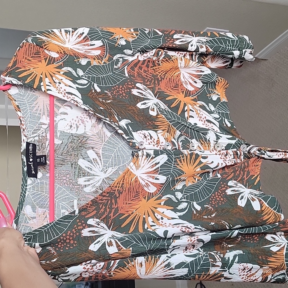 Floral crop top with tie